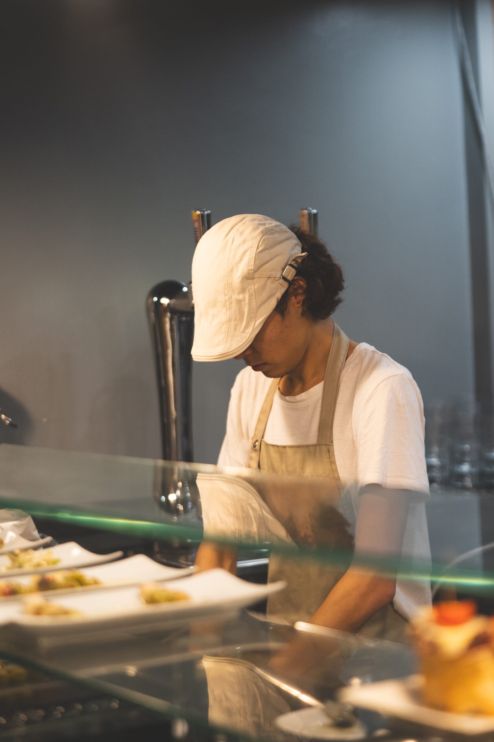 Pizzaiolo preparando pizza en Ktxo